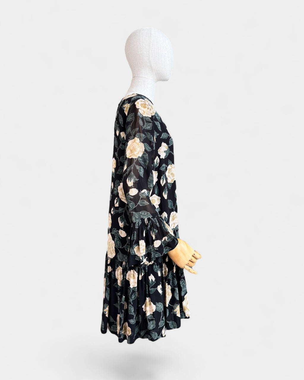 Robe noire à fleurs en chiffon fluide Ganni , S